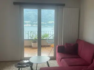 Wohnzimmer mit Ausgang zur Terrasse