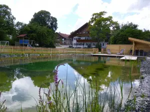 hausmitschwimmteich hausmitschwimmteich