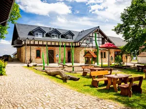 Spielplatz auf dem Ferienhof Domäne Groschwitz Spielplatz auf dem Ferienhof Domäne Groschwitz