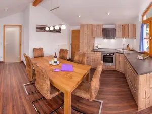 Küche mit Essbereich