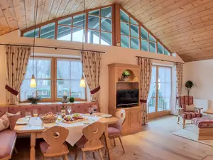 Wohnzimmer/Essbereich