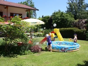 Spielbereich im Garten Sommer