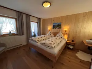 Schlafzimmer 1