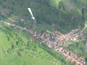 Luftbild mit Ferienhaus am Park in Rumbach