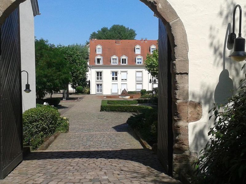 Blick in den Innenhof, Eingang Haupstrasse