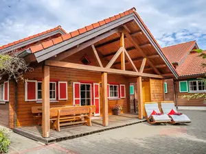 Blockhaus aussen und Terrasse