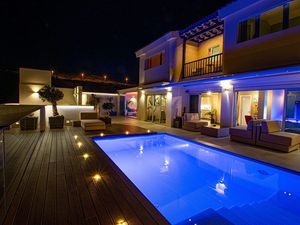 Außenansicht des Gebäudes. Villa Morelli Gran Canaria lights