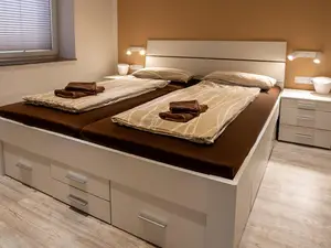 Apartment 5i