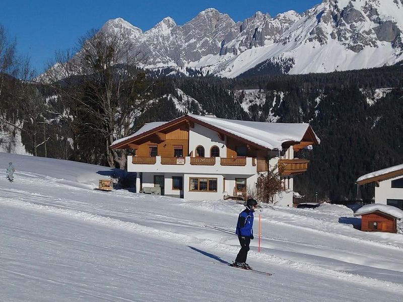 Der verschneite Dachstein