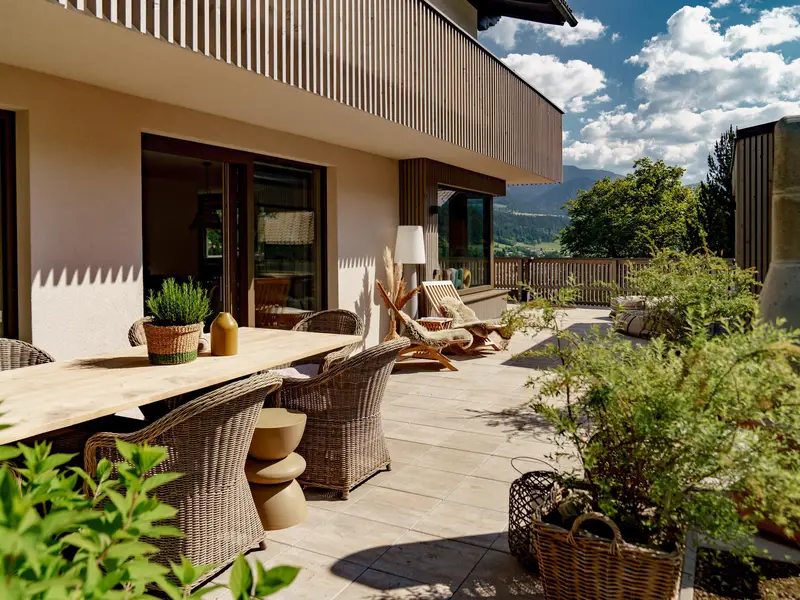 Riesen Terrasse mit Ost/West/Nordausrichtung Riesen Terrasse mit Ost/West/Nordausrichtung