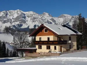 Winter - Hausansicht