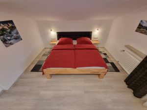 Schlafzimmer mit Doppelbett