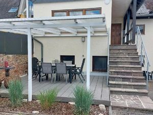 Terrasse mit Aufgang zur Ferienwohnung