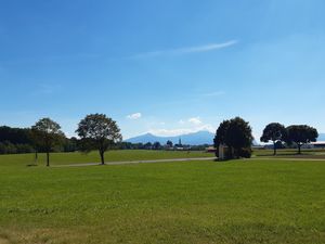 Bergblick Richtung Kampenwand über Gollenshausen