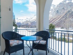 Balkon mit Blich auf die Silserebene und zum See