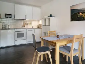 Küchenzeile mit Essbereich