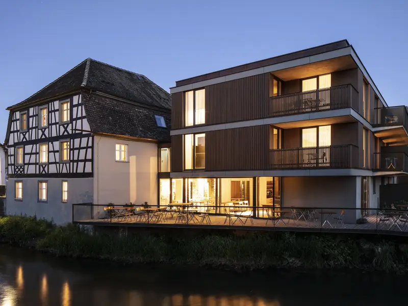 Gebäudeansicht bei Nacht Gebäudeansicht bei Nacht