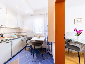 Fewo Sommerberg - Blick in Küche und Wohnraum