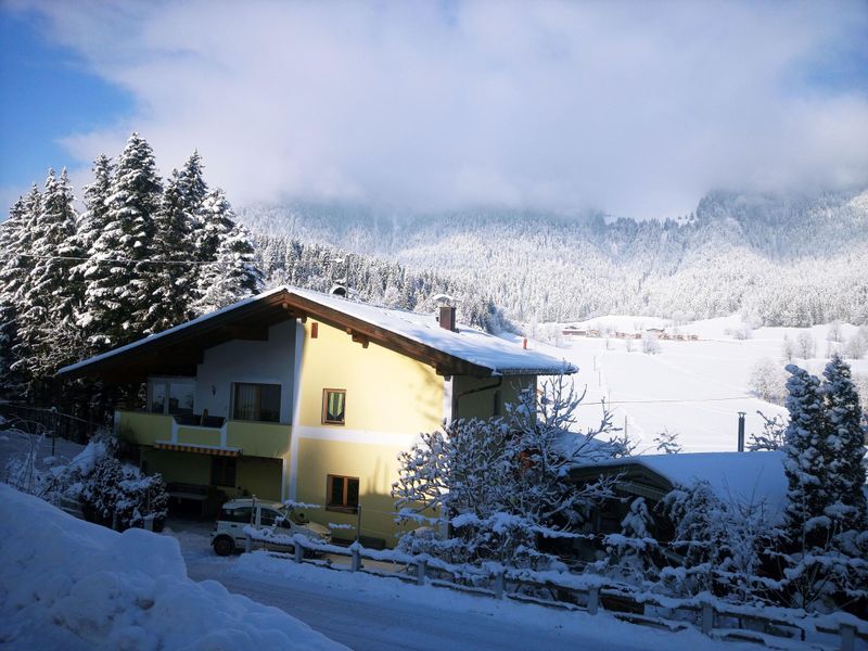 Außenseite Ferienhaus [Winter]