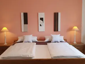 Herrlich ruhiges Schlafzimmer mit viel Platz