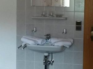 Zimmer 1 mit extra Waschbecken