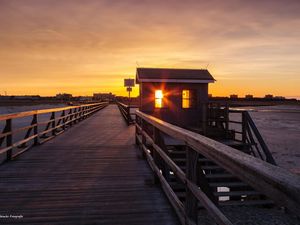 Seebrücke im Sonnenuntergang