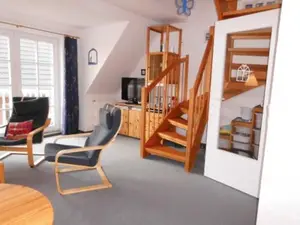 Wohnbereich mit Treppe ins Dachgeschoss Wohnbereich mit Treppe ins Dachgeschoss