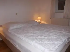 Schlafraum mit Doppelbett Schlafraum mit Doppelbett