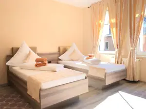 Zweibettzimmer mit Gemeinschaftsbad Zweibettzimmer mit Gemeinschaftsbad