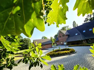 Außenansicht des Hofes mit den Ferienwohnungen