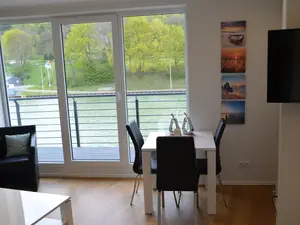 Auch der Essbereich ist mit einladender Aussicht.