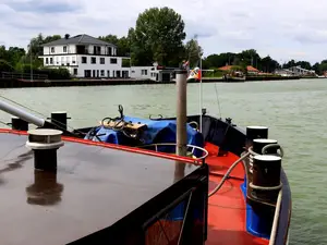 Außenansicht vom Schiff aus Außenansicht vom Schiff aus