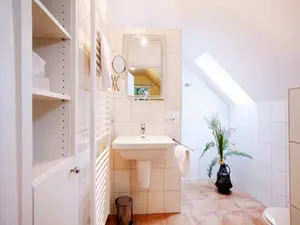 Gelbes Zimmer- Badezimmer