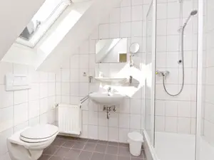 Weißes Zimmer- Badezimmer