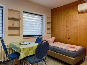 2. Schlaf- und Wohnbereich