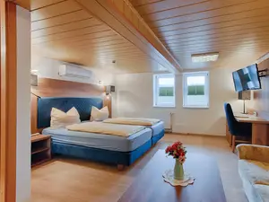 1. Schlafzimmer und Wohnzimmer