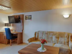 3. Schlafzimmer und Wohnzimmer