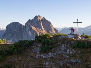 Wanderer auf den Gipfel des Breitenbergs