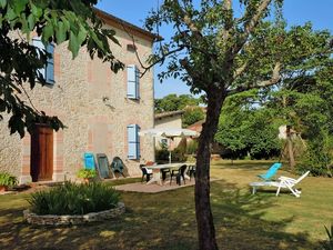 côté terrasse et parc du gîte