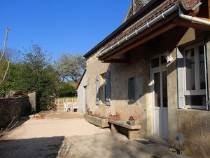 cour entrée fermée avec porte coulissante