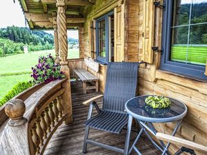 Balkon mit Sitzgelegenheit