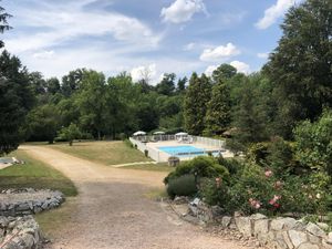 la piscine vue de la chambre du Mariotte