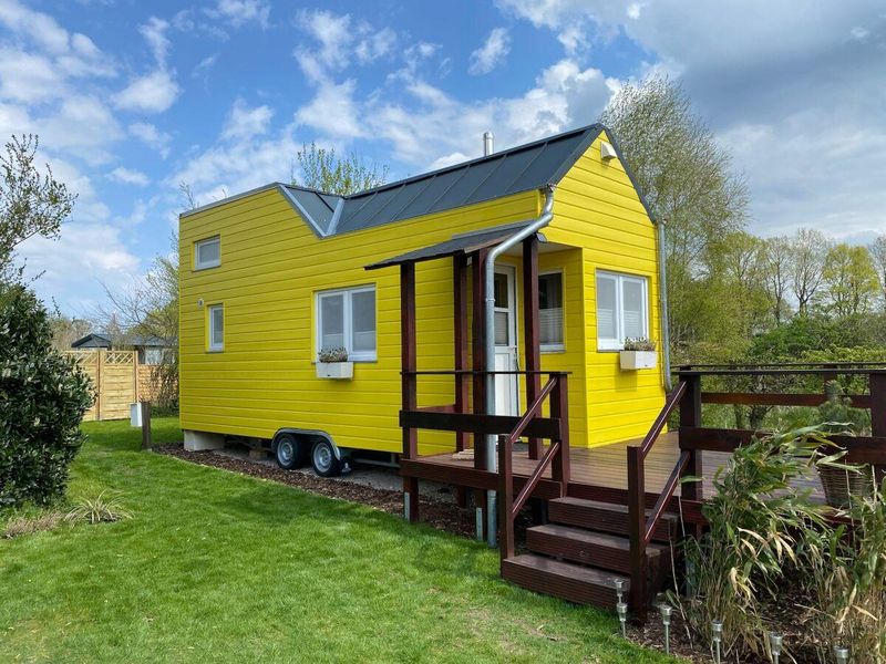 ferienhaus-tiny-loewenzahn-mit-grosser-sonnenterra