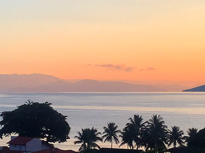 Sonnenuntergang und Meerblick von der Hausterrasse.