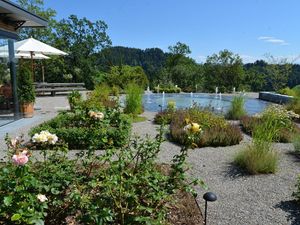 Garten mit Brunnen