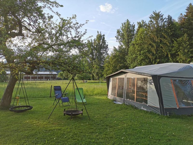 Wohnwagen bei Abendstimmung