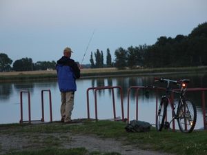 Ort allgemein. Angler am Bodden