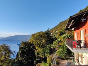 Wir vermieten die obere Wohnung in unserem kleinen Ferienhaus mit der grossartigen Aussicht.