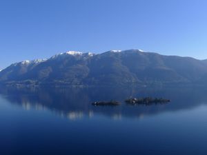 Ausblick vom Balkon über die Brissago-Inseln und zum Gambarogno