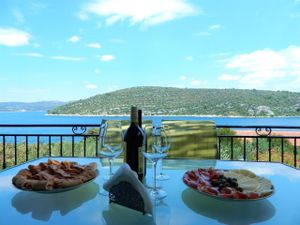 Terrasse. Villa Marela Blick von der Terrasse und willkommen Mittagessen für unsere Gäste.